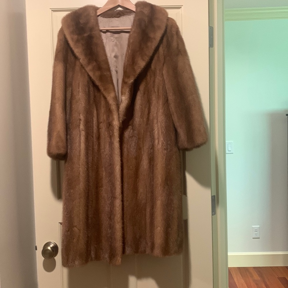 Vintage mink coat. Medium size. Length 39 inches